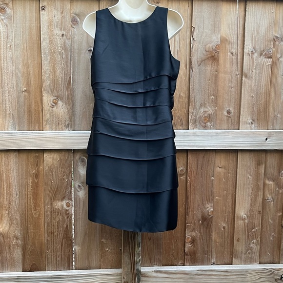 ⭐️ Bogo ⭐️🦋 Michael Kors Sz 6 black tiered sheath dress - Picture 2 of 15